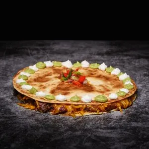 QUESADILLA DE PULLED BEEF